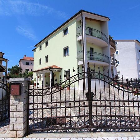 Apartments Villa Mara Rovigno Esterno foto