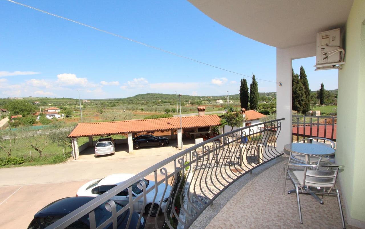 Apartments Villa Mara Rovigno Esterno foto