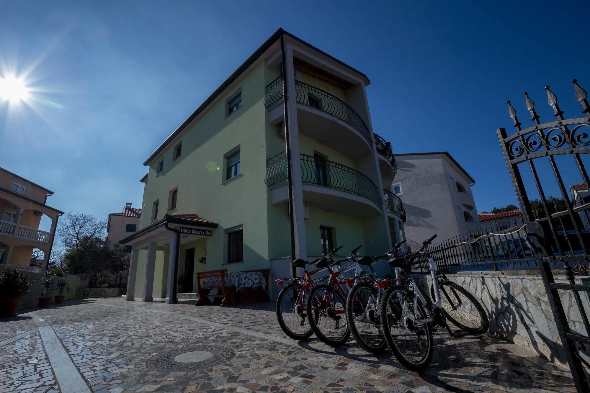 Apartments Villa Mara Rovigno Esterno foto