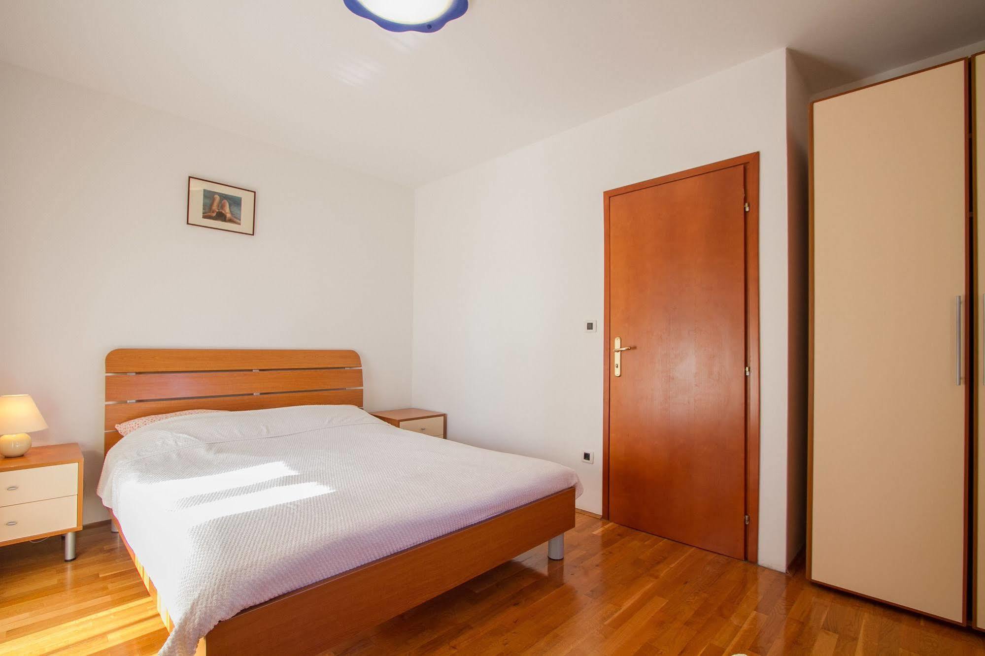 Apartments Villa Mara Rovigno Esterno foto