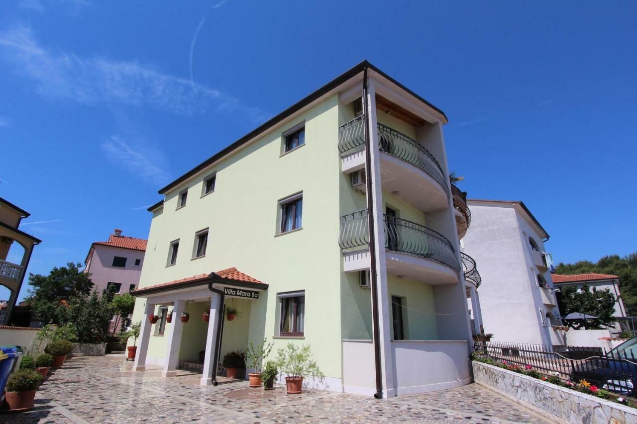 Apartments Villa Mara Rovigno Esterno foto