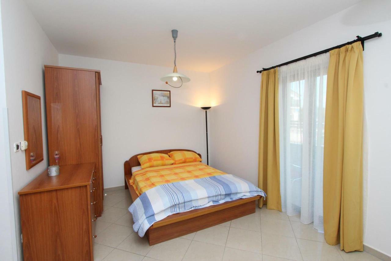 Apartments Villa Mara Rovigno Esterno foto