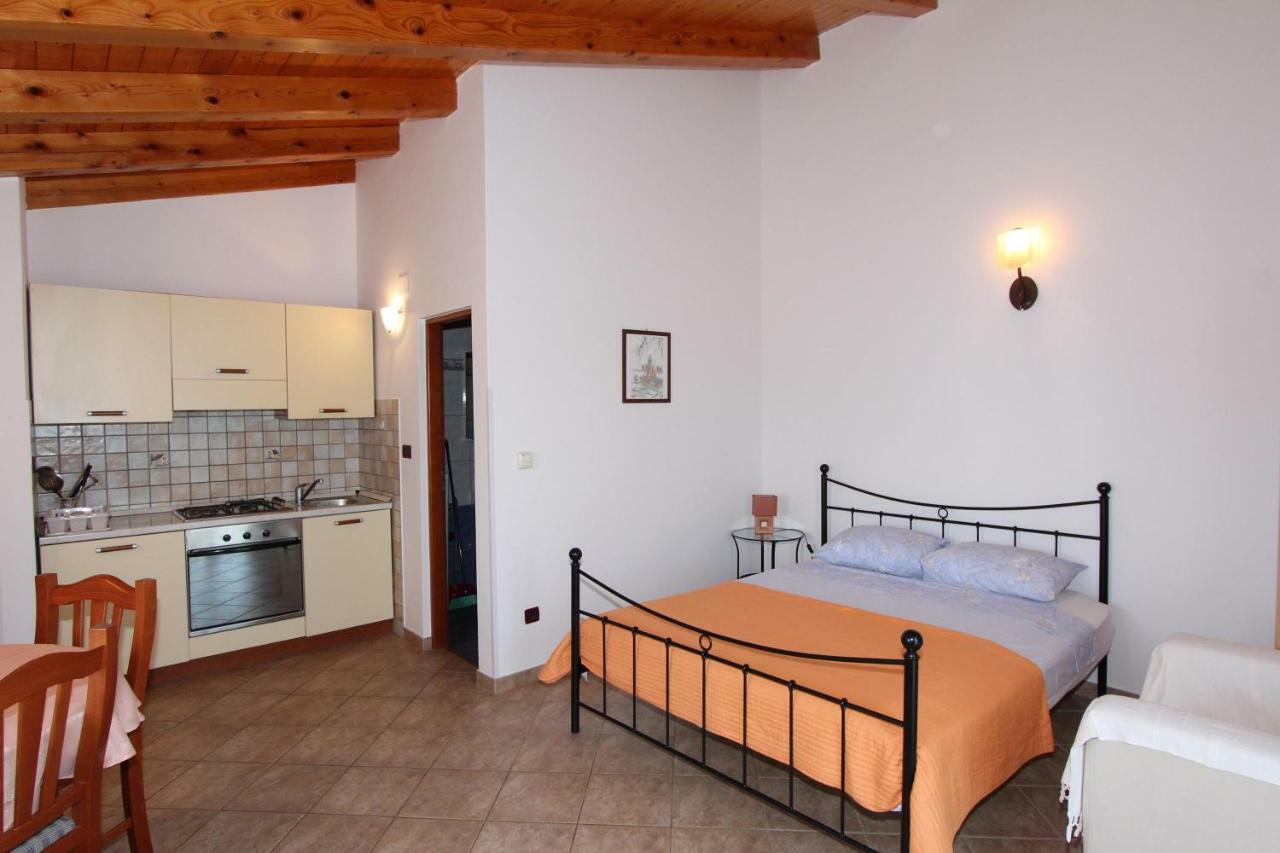 Apartments Villa Mara Rovigno Camera foto
