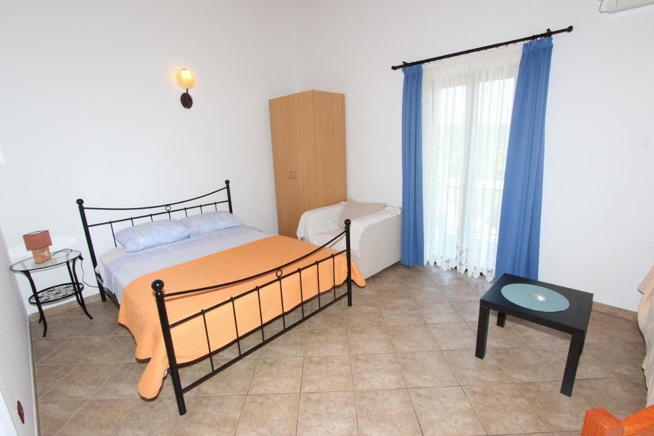 Apartments Villa Mara Rovigno Esterno foto