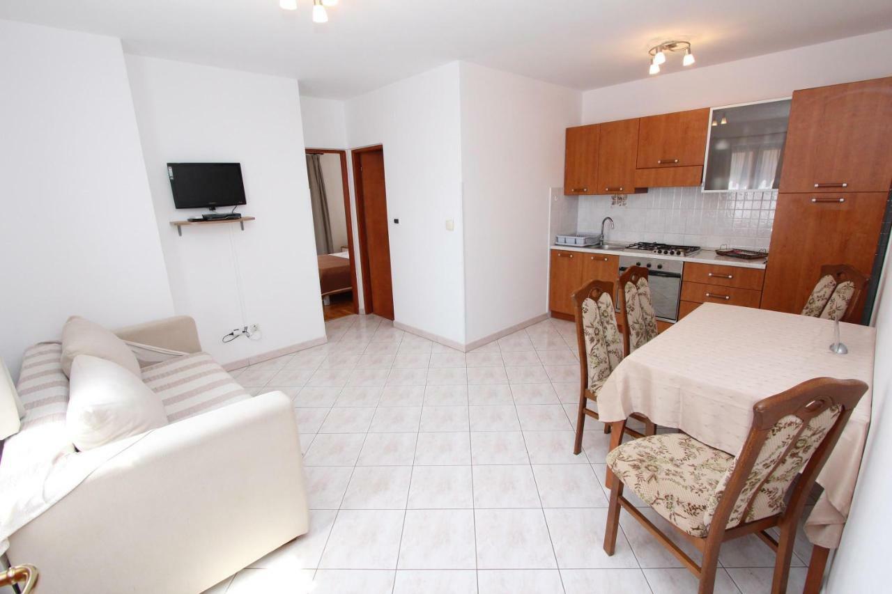 Apartments Villa Mara Rovigno Esterno foto