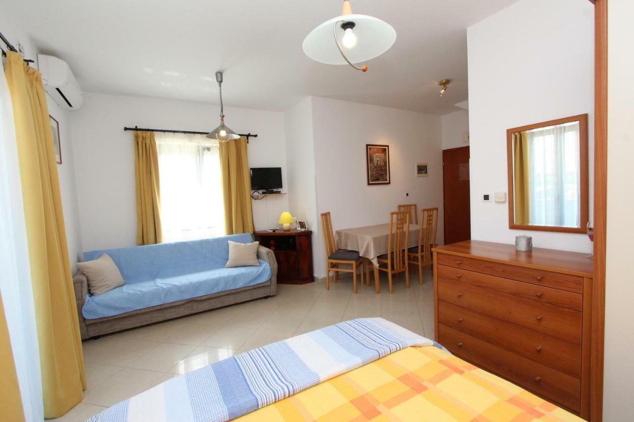 Apartments Villa Mara Rovigno Esterno foto